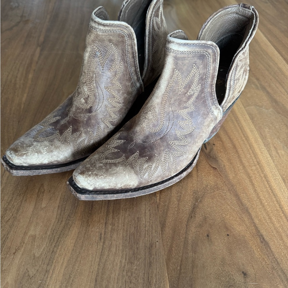 Ariat Dixon Ankle Boots